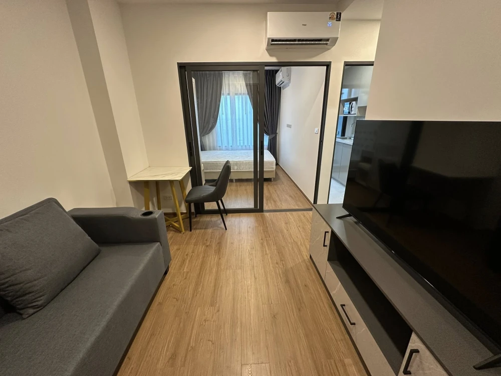 For rent: The Livin Ramkhamhaeng, a nice room, good location, comes with complete facilities. Hurry and book now!