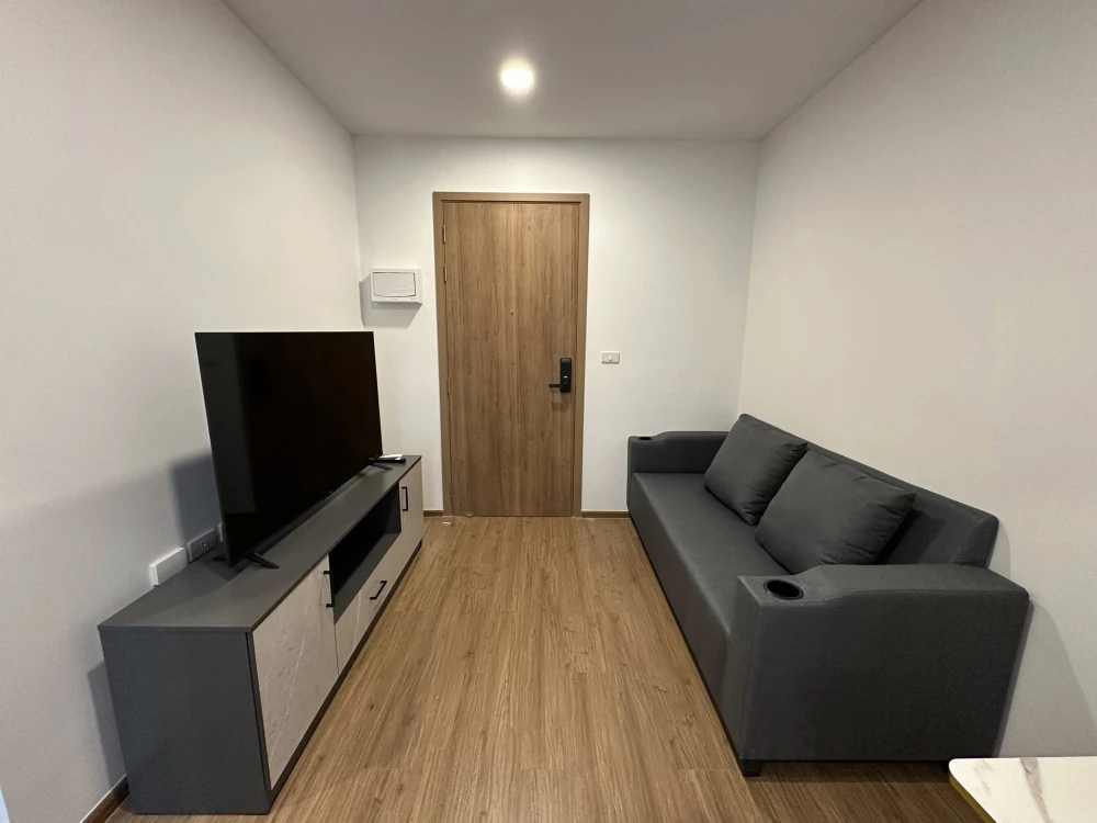 For rent: The Livin Ramkhamhaeng, a nice room, good location, comes with complete facilities. Hurry and book now!