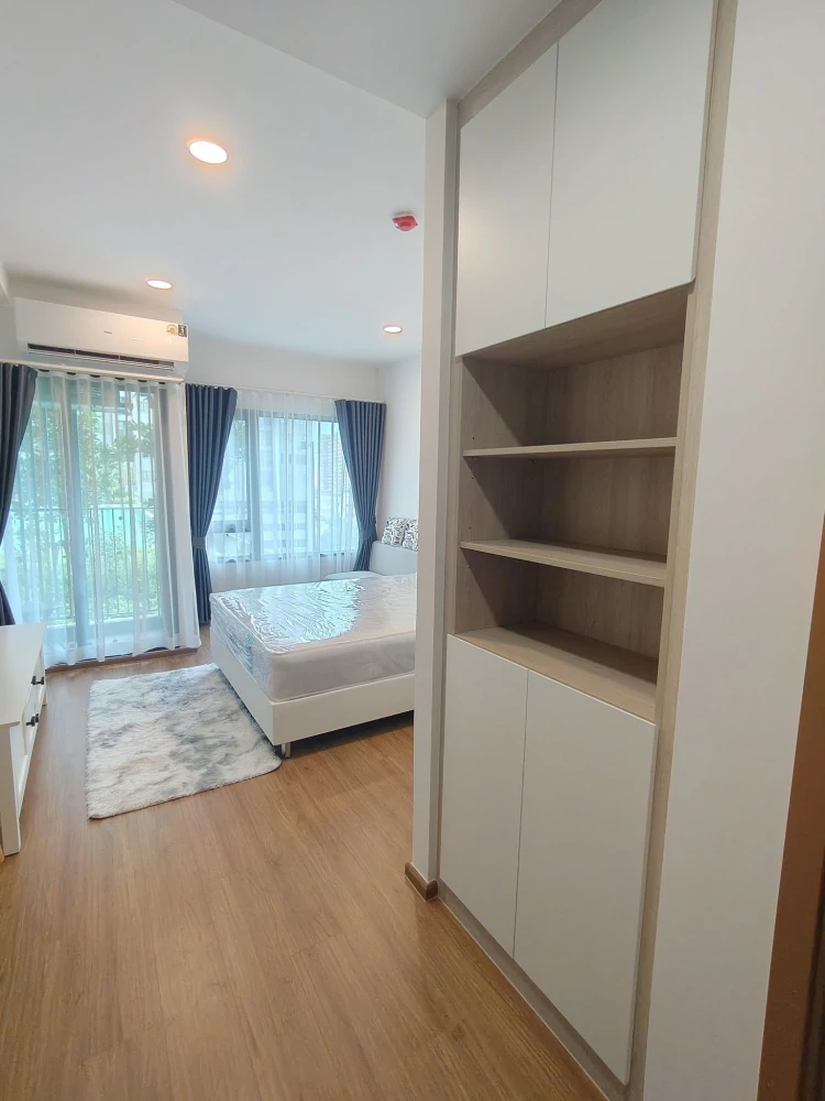 For rent: The Livin Ramkhamhaeng, a lovely room, fully furnished with appliances. Just bring your bags and move in.