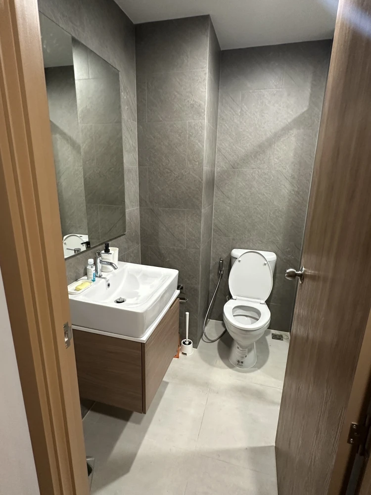 For rent: The Livin Ramkhamhaeng, ready to move in, balcony with swimming pool view, fully furnished, electrical appliances included, hurry and book b