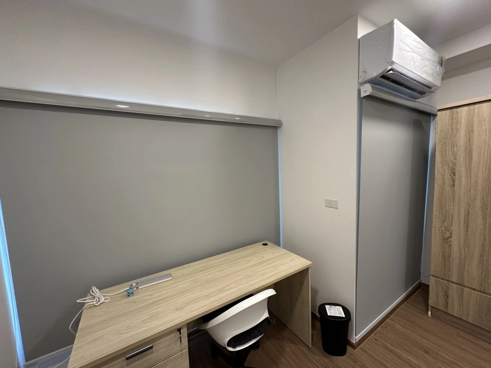 For rent: The Livin Ramkhamhaeng, ready to move in, balcony with swimming pool view, fully furnished, electrical appliances included, hurry and book b