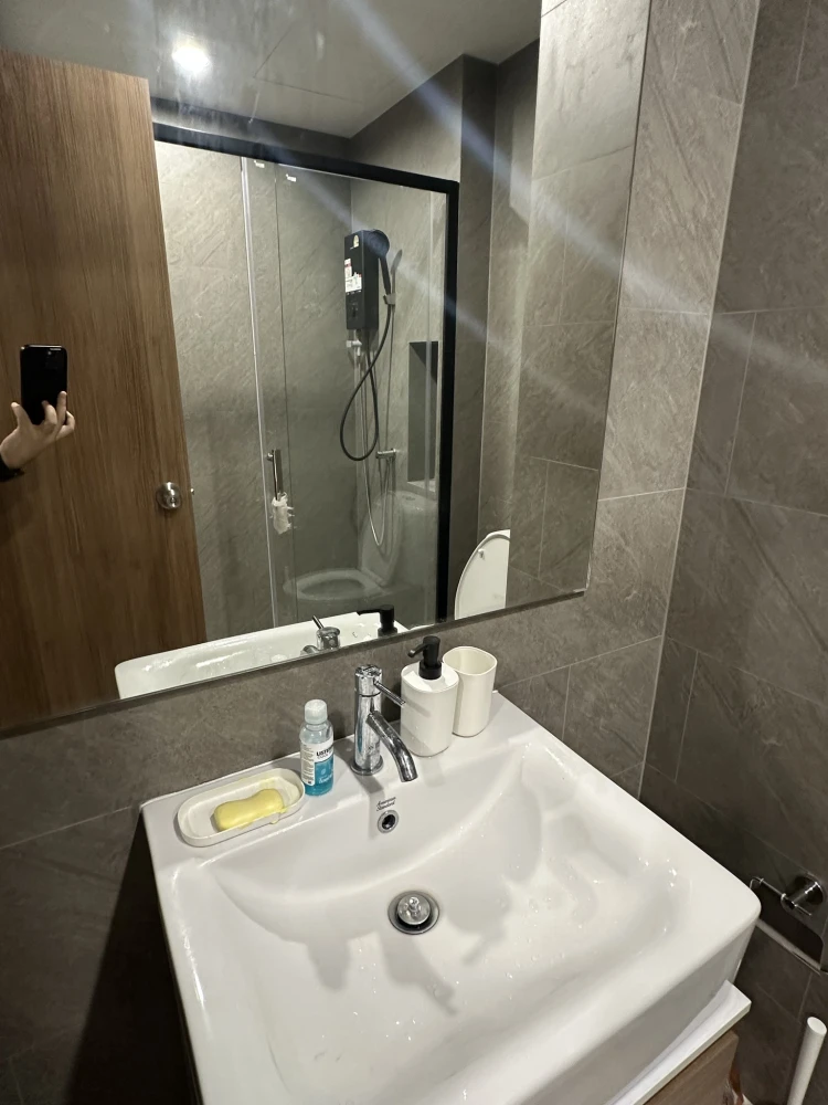 For rent: The Livin Ramkhamhaeng, ready to move in, balcony with swimming pool view, fully furnished, electrical appliances included, hurry and book b