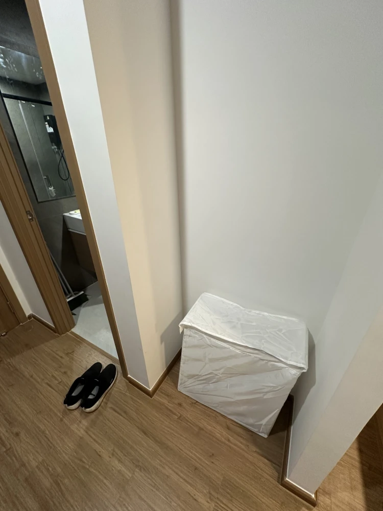 For rent: The Livin Ramkhamhaeng, ready to move in, balcony with swimming pool view, fully furnished, electrical appliances included, hurry and book b
