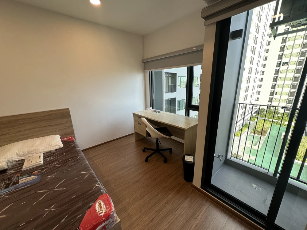 For rent: The Livin Ramkhamhaeng, ready to move in, balcony with swimming pool view, fully furnished, electrical appliances included, hurry and book b