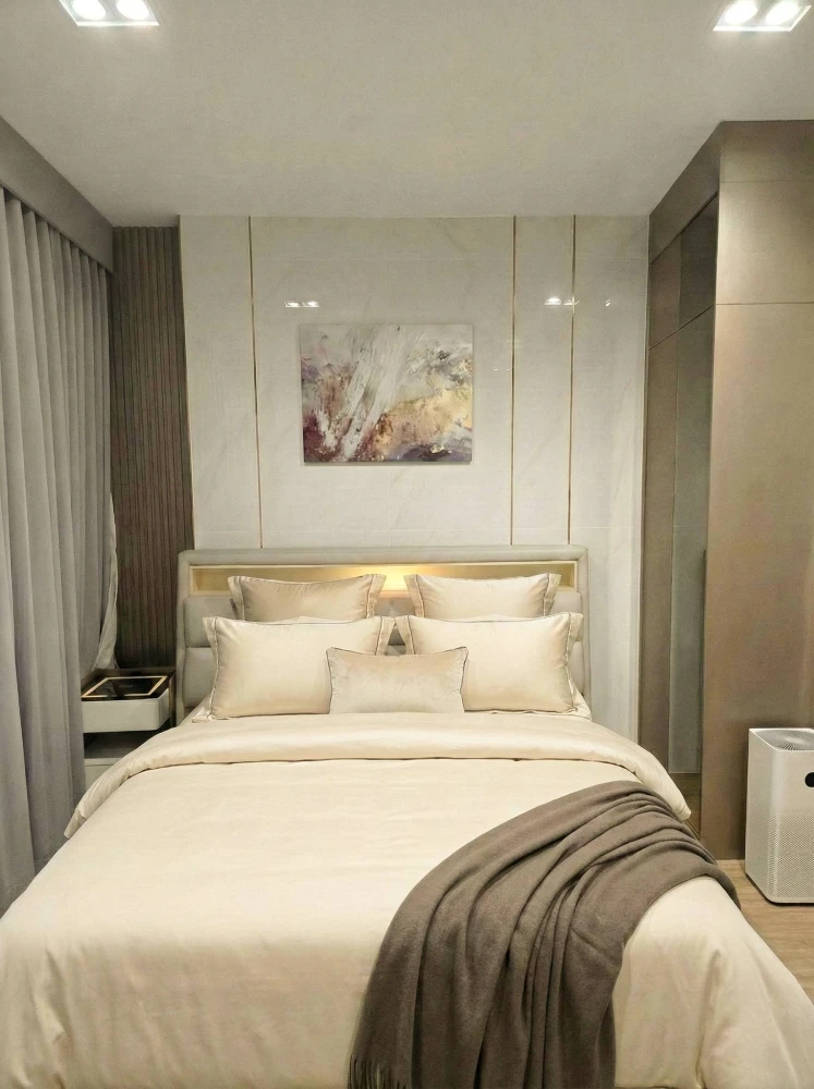For rent: The Livin Ramkhamhaeng. Modern-luxury style rooms, beautifully decorated and ready to move in, packed with cutting-edge gadgets. Book now!