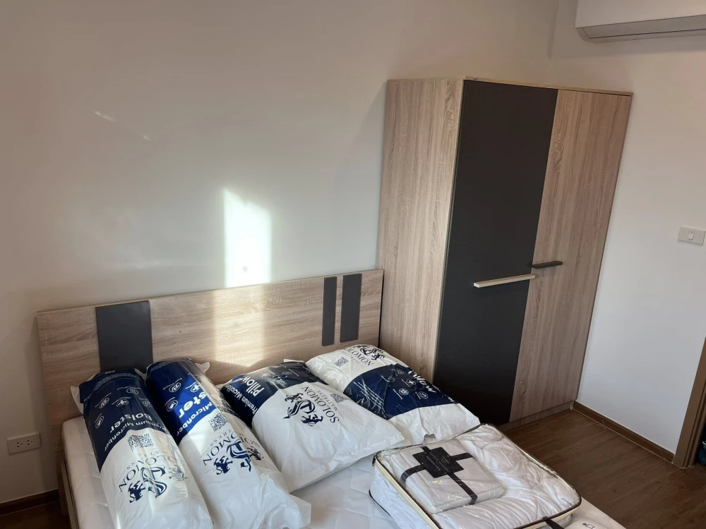 For rent: The Livin Ramkhamhaeng, corner room with privacy, city view, not blocked, comes with complete furniture, don't miss it.