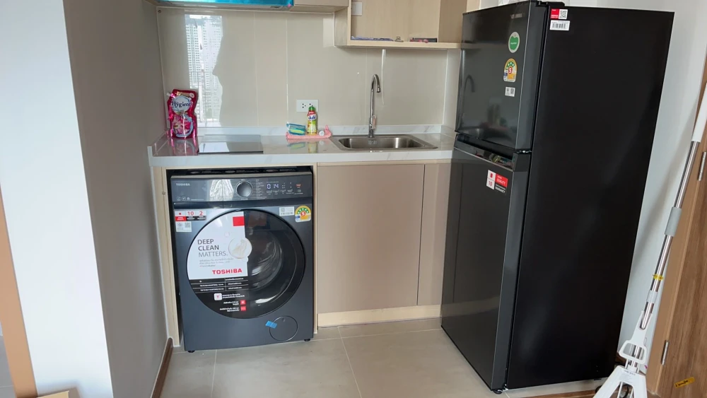 For rent: The Livin Ramkhamhaeng, corner room with privacy, city view, not blocked, comes with complete furniture, don't miss it.