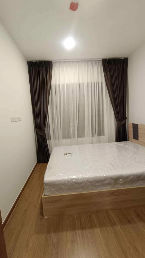 For rent: The Livin Ramkhamhaeng, corner room with privacy, city view, not blocked, comes with complete furniture, don't miss it.