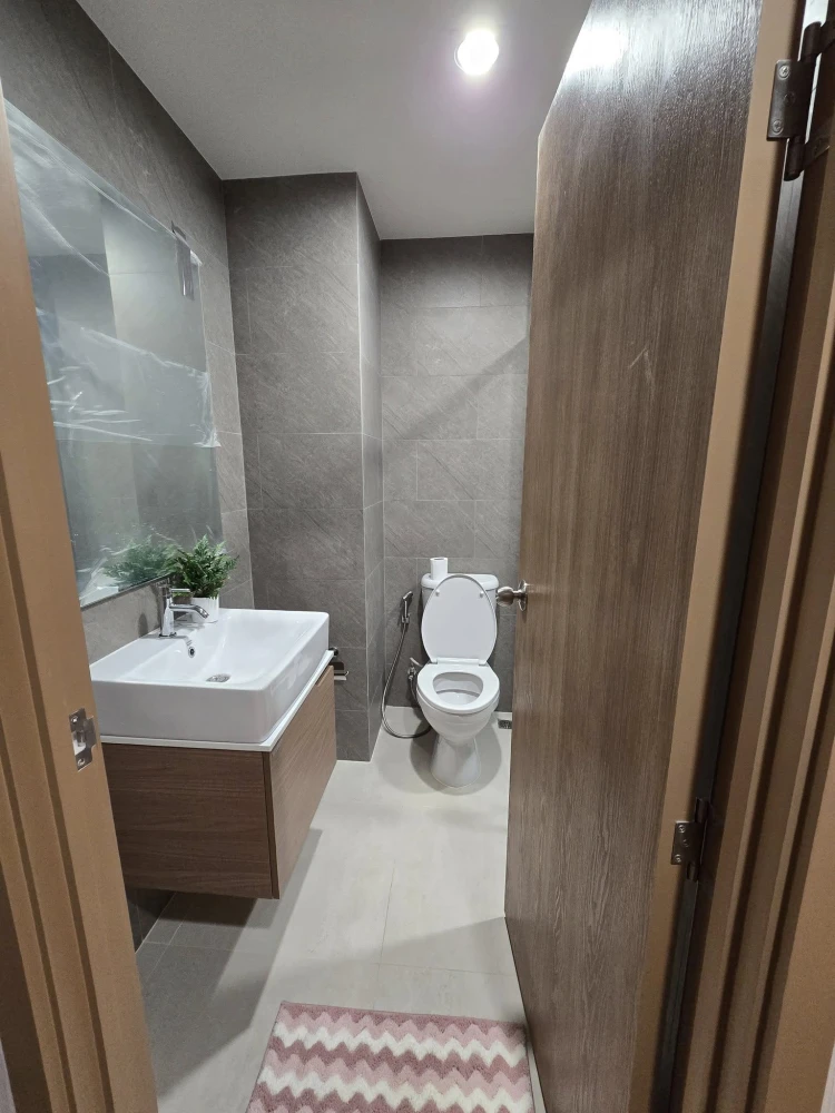 For rent: The Livin Ramkhamhaeng Studio room, fully furnished with appliances. Just bring your bags and move in.