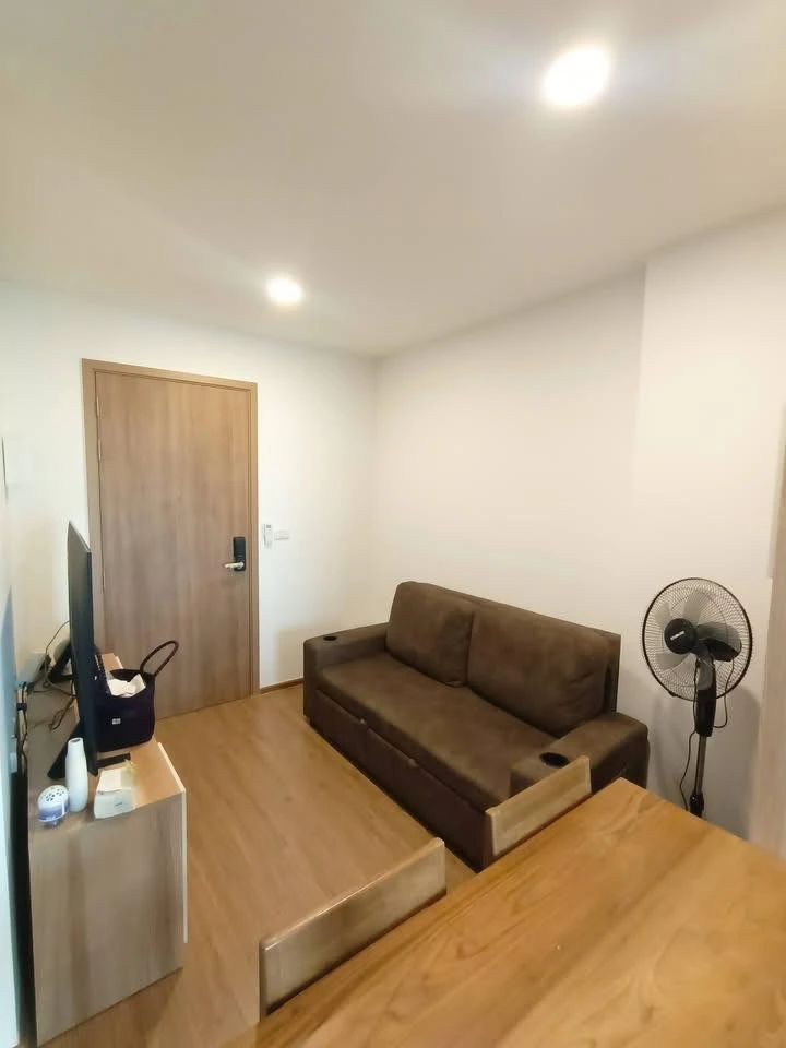 For rent: The LIVIN Ramkhamhaeng, 1 Bedroom Plus unit, 34th floor. Great view, good ventilation, quiet and comfortable atmosphere. Beautifully decorat