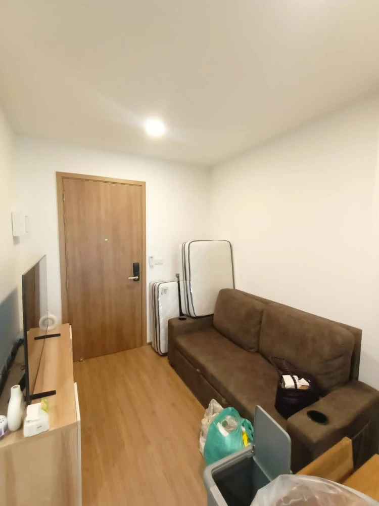 For rent: The LIVIN Ramkhamhaeng, 1 Bedroom Plus unit, 34th floor. Great view, good ventilation, quiet and comfortable atmosphere. Beautifully decorat