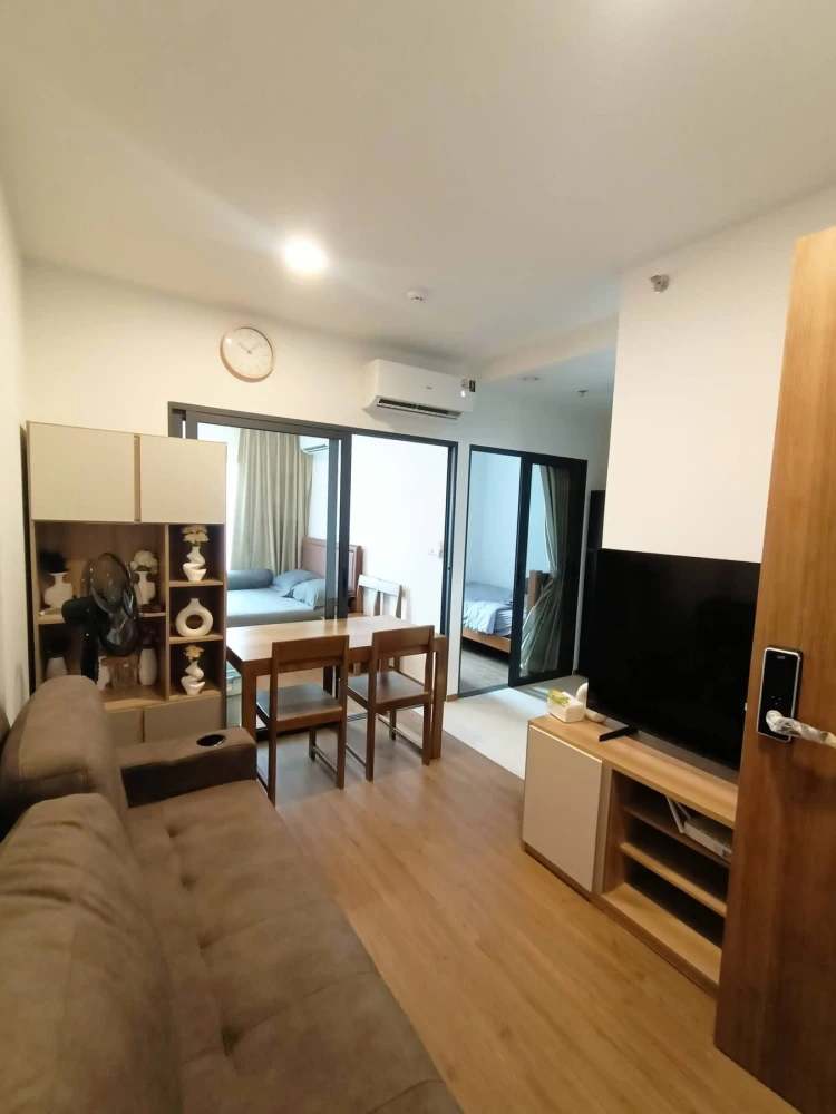 For rent: The LIVIN Ramkhamhaeng, 1 Bedroom Plus unit, 34th floor. Great view, good ventilation, quiet and comfortable atmosphere. Beautifully decorat