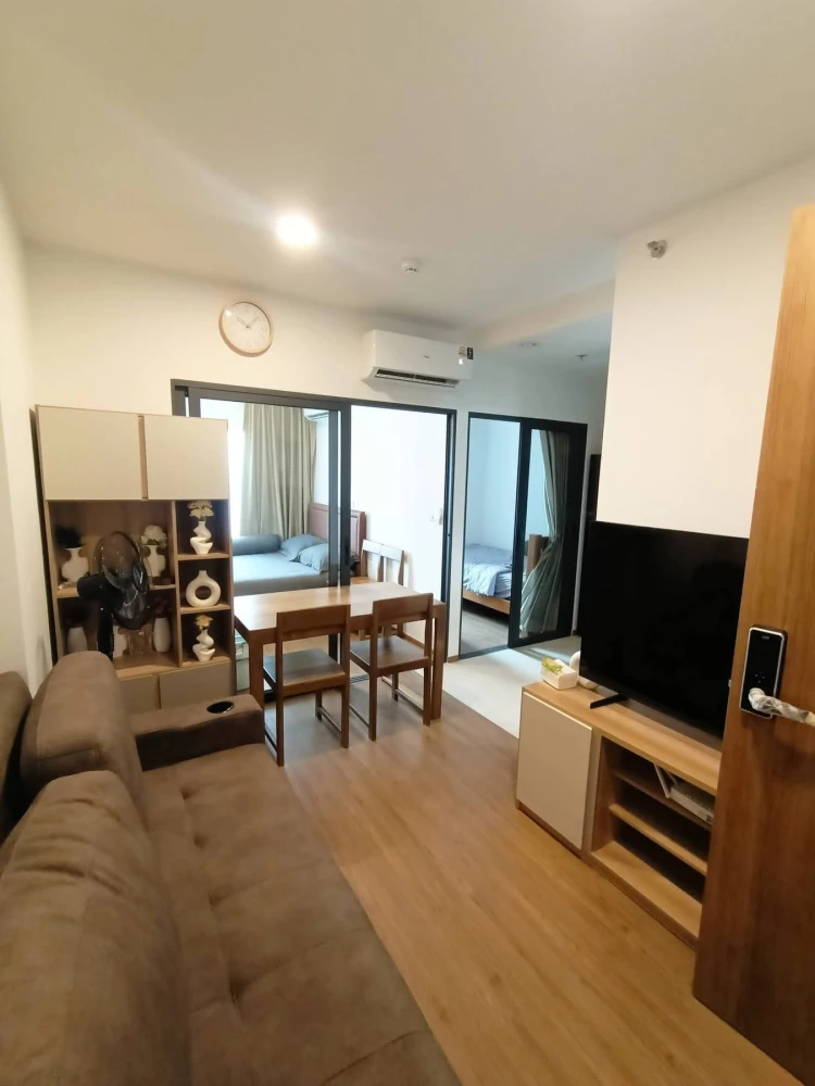 For rent: The LIVIN Ramkhamhaeng, 1 Bedroom Plus unit, 34th floor. Great view, good ventilation, quiet and comfortable atmosphere. Beautifully decorat