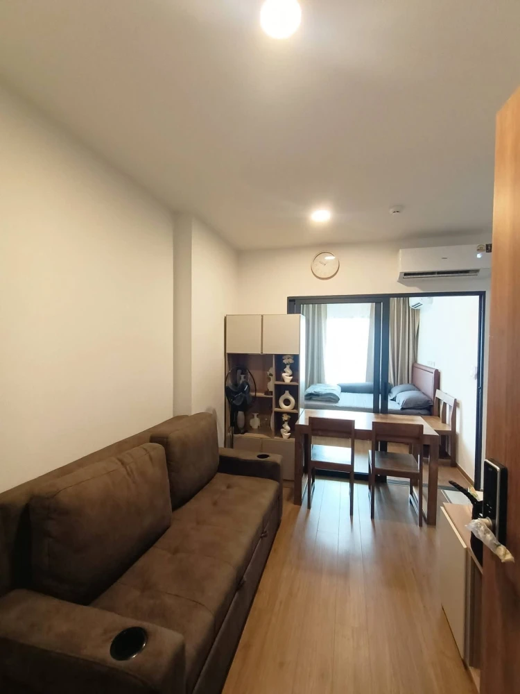 For rent: The LIVIN Ramkhamhaeng, 1 Bedroom Plus unit, 34th floor. Great view, good ventilation, quiet and comfortable atmosphere. Beautifully decorat