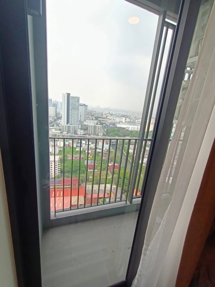 For rent: The LIVIN Ramkhamhaeng, 1 Bedroom Plus unit, 34th floor. Great view, good ventilation, quiet and comfortable atmosphere. Beautifully decorat