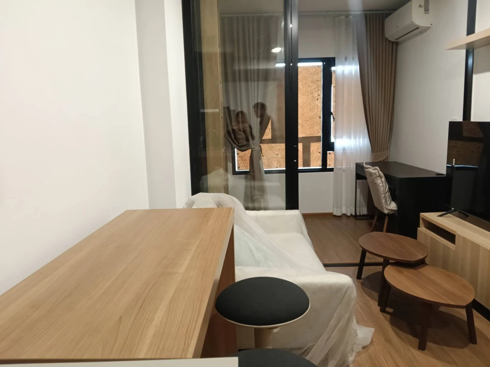 For rent: The Livin Phetkasem 37, 1 bedroom, 1 multipurpose room, fully furnished with appliances. Convenient and comfortable living in one unit.