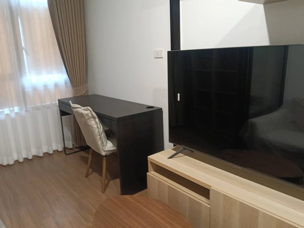 For rent: The Livin Phetkasem 37, 1 bedroom, 1 multipurpose room, fully furnished with appliances. Convenient and comfortable living in one unit.