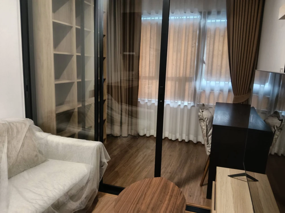 For rent: The Livin Phetkasem 37, 1 bedroom, 1 multipurpose room, fully furnished with appliances. Convenient and comfortable living in one unit.