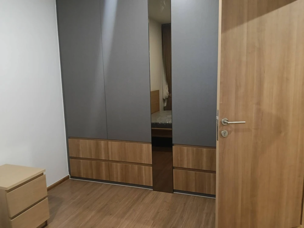 For rent: The Livin Phetkasem 37, 1 bedroom, 1 multipurpose room, fully furnished with appliances. Convenient and comfortable living in one unit.