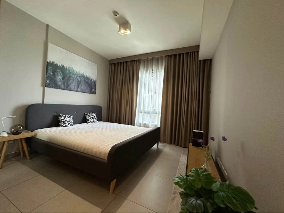For rent: The Loft Ekkamai, 24th floor, very high, beautifully decorated room, complete functions, ready to move in.