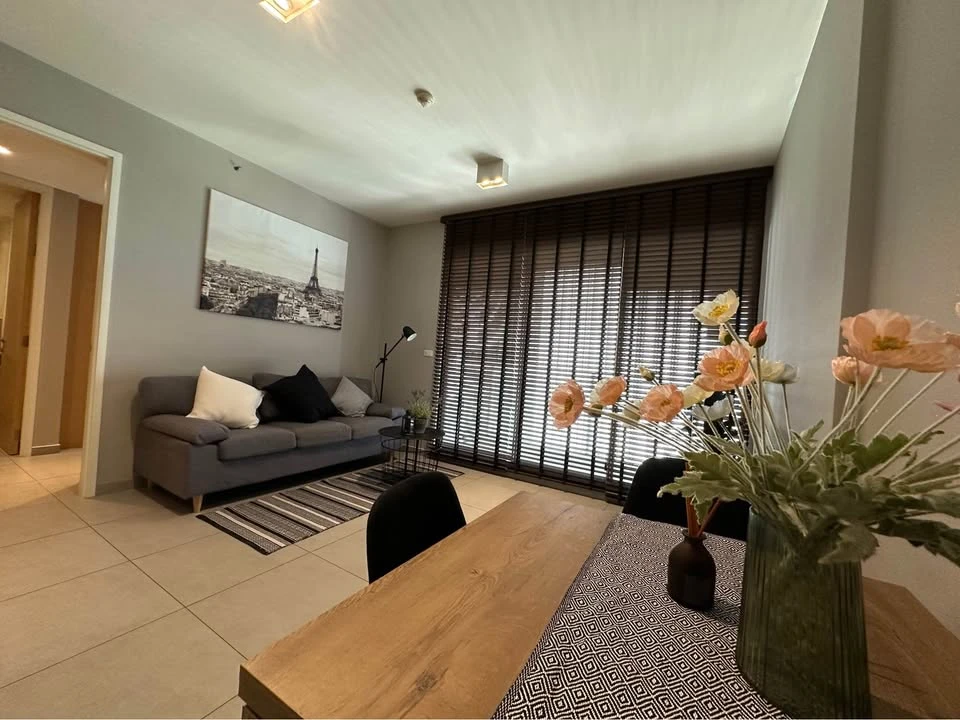 For rent: The Loft Ekkamai, 24th floor, very high, beautifully decorated room, complete functions, ready to move in.