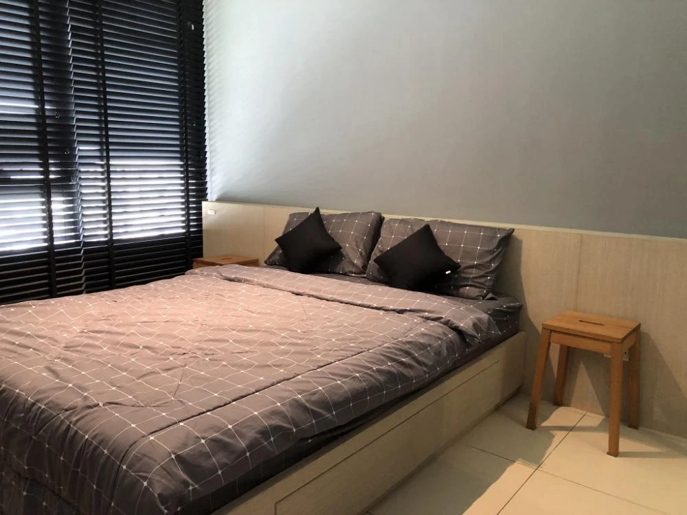 For rent: The Loft Ekkamai, 9th floor. A lovely, fully furnished unit—book now before it’s gone!