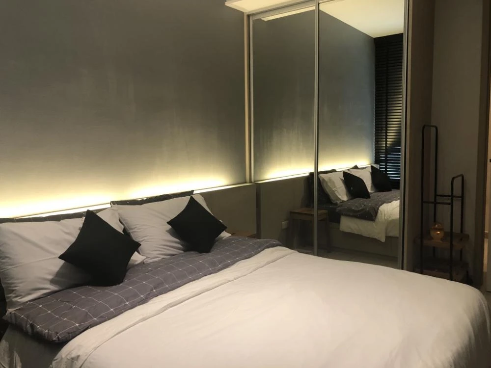 For rent: The Loft Ekkamai, 9th floor. A lovely, fully furnished unit—book now before it’s gone!