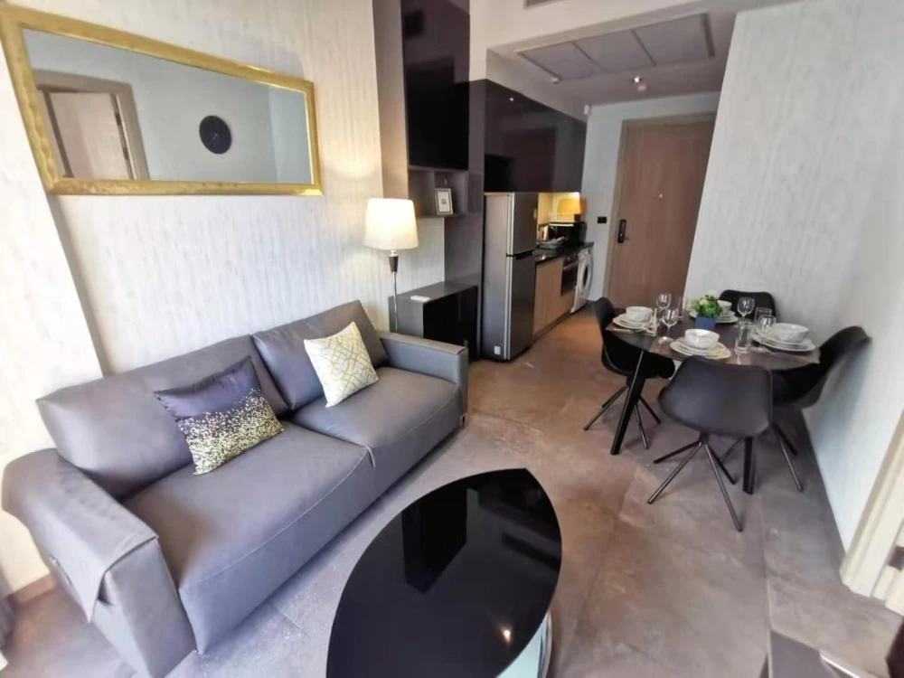 ให้เช่า The Lofts Asoke 1 ห้องนอน ติดวอลเปเปอร์อย่างดี ตกแต่งครบครัน ดีแบบนี้จะรออะไร