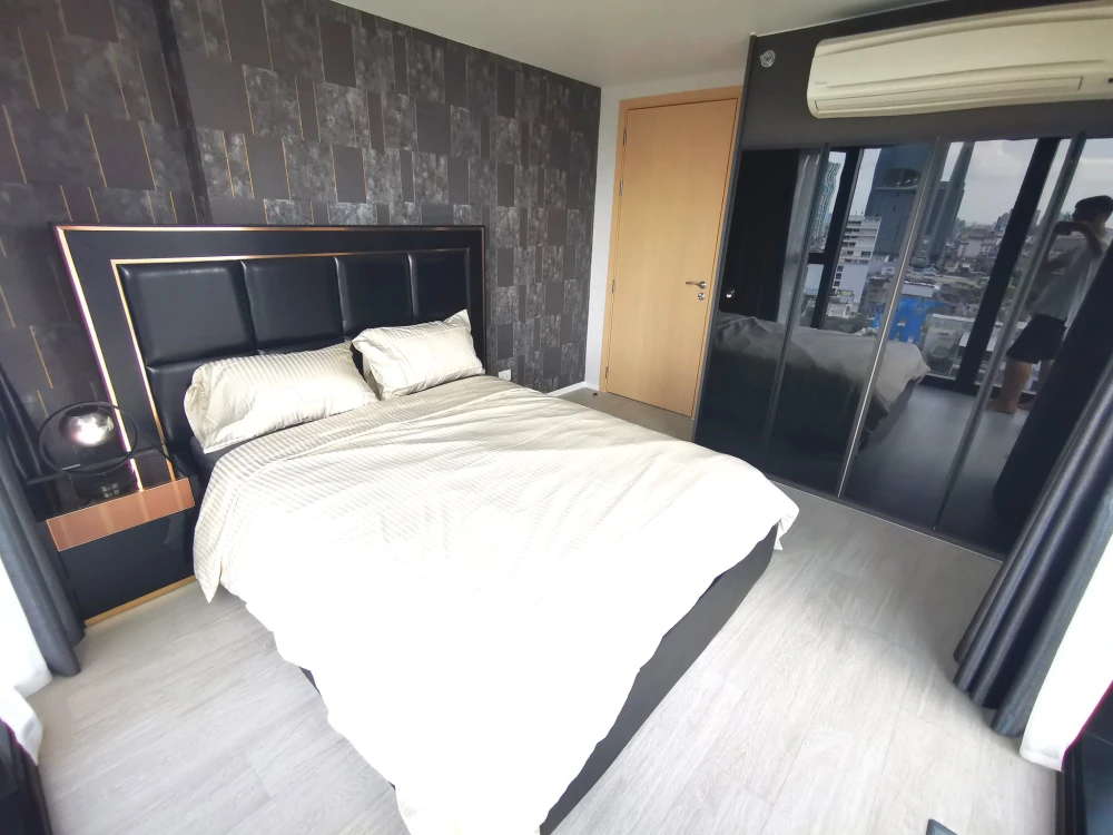 For rent: The Lofts Silom, high floor, fully furnished, reserve now!