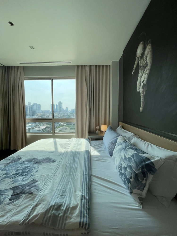 For rent: The Lofts Yennakart, spacious room, comfortable, fully furnished, book now, don't wait.