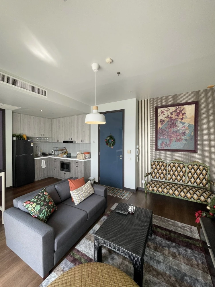 For rent: The Lofts Yennakart, spacious room, comfortable, fully furnished, book now, don't wait.