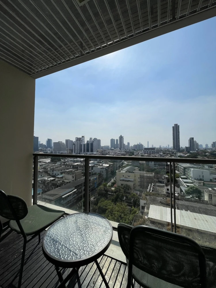 For rent: The Lofts Yennakart, spacious room, comfortable, fully furnished, book now, don't wait.