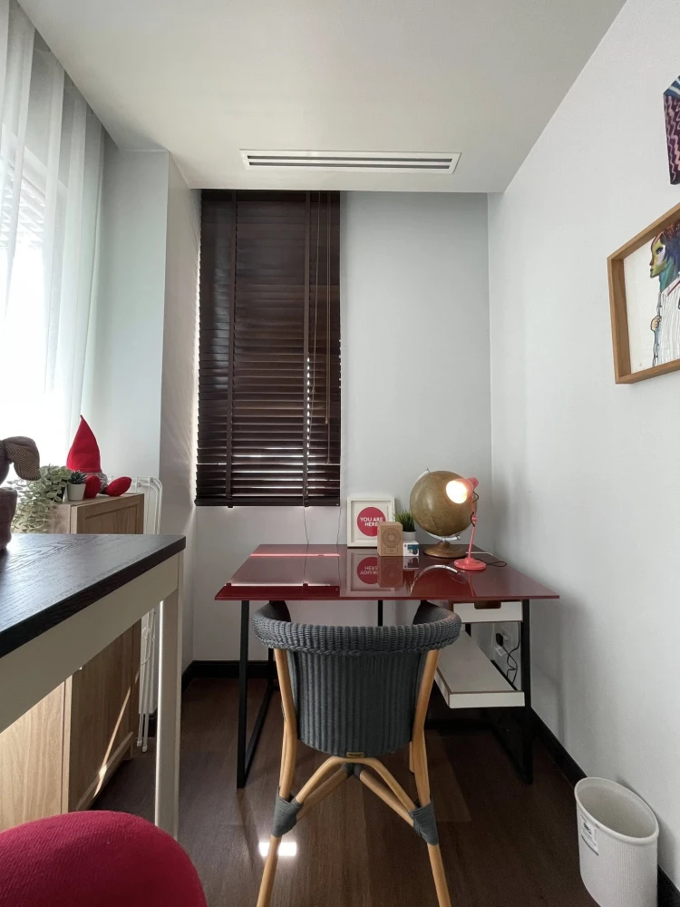 For rent: The Lofts Yennakart, spacious room, comfortable, fully furnished, book now, don't wait.