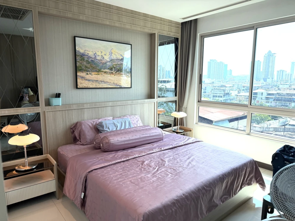 For rent: The Lofts Yennakart. Spacious and comfortable room with complete amenities. Book now!