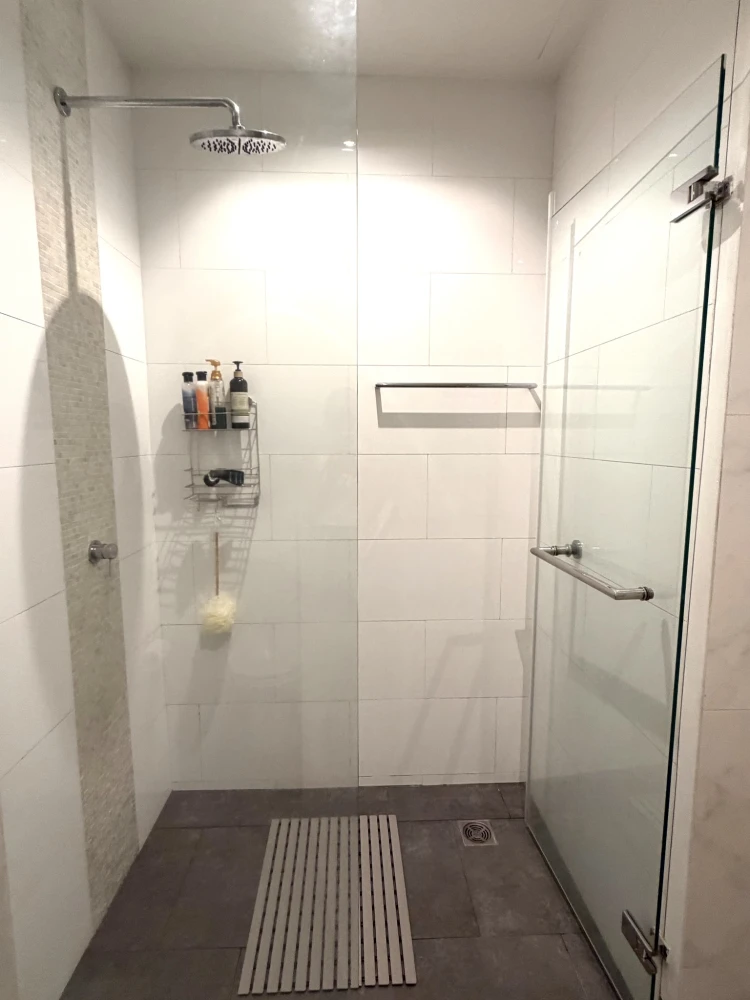 For rent: The Lofts Yennakart. Spacious and comfortable room with complete amenities. Book now!