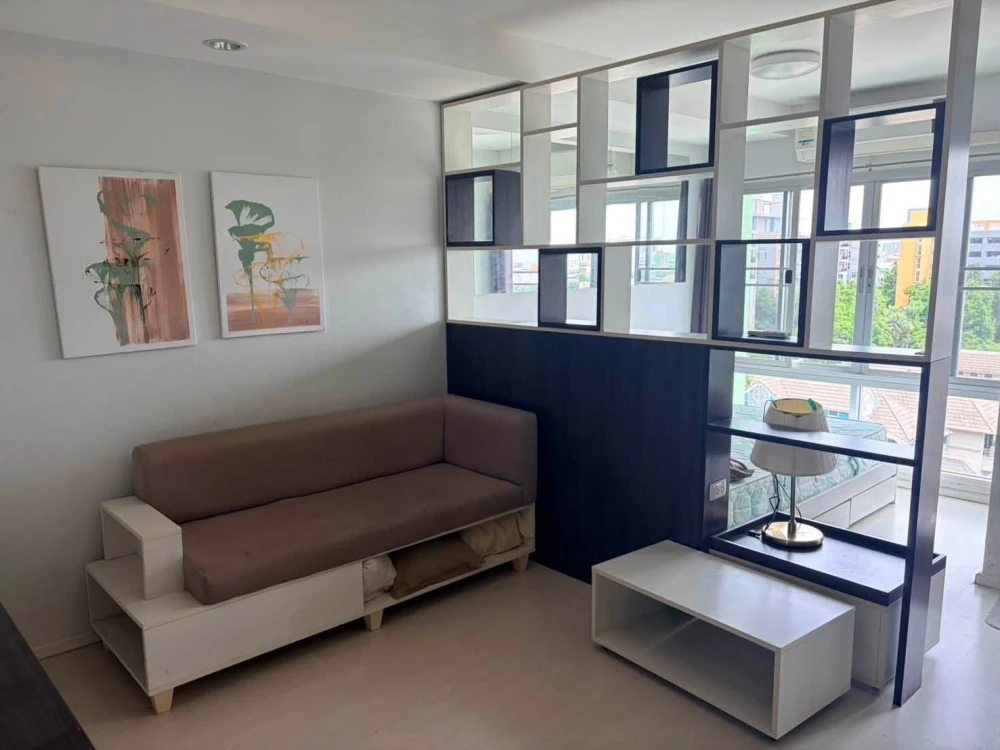 For rent: The Log 3 Sukhumvit 101/1. A lovely unit on the 7th floor, fully furnished with appliances. Such a great deal, you can't miss it!