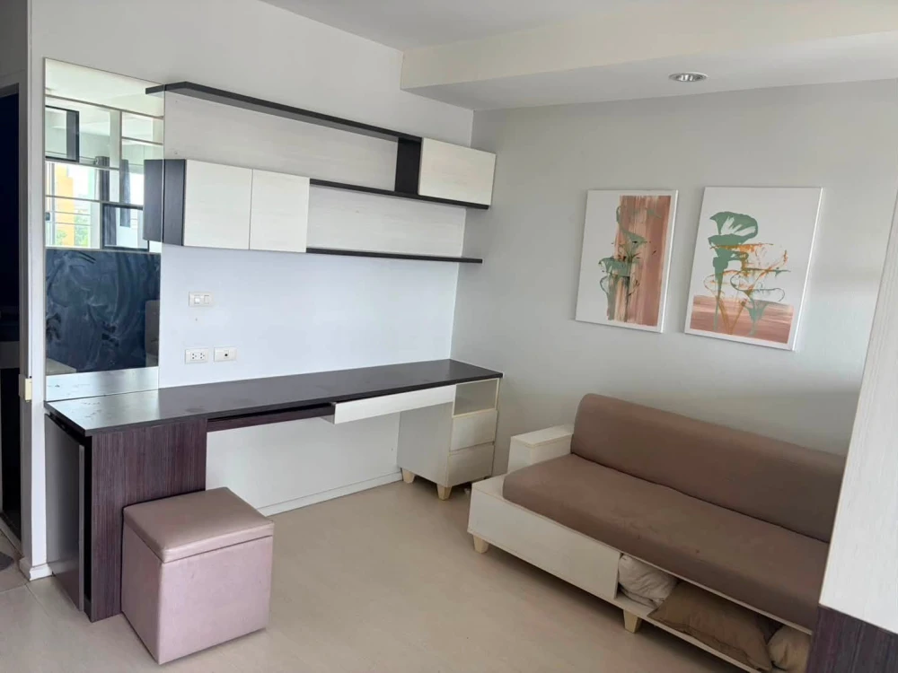 For rent: The Log 3 Sukhumvit 101/1. A lovely unit on the 7th floor, fully furnished with appliances. Such a great deal, you can't miss it!