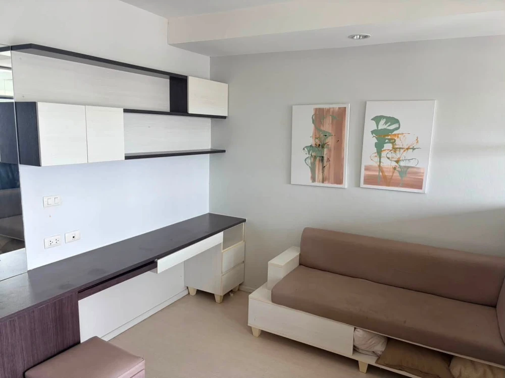 For rent: The Log 3 Sukhumvit 101/1. A lovely unit on the 7th floor, fully furnished with appliances. Such a great deal, you can't miss it!