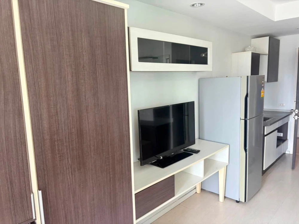 For rent: The Log 3 Sukhumvit 101/1. A lovely unit on the 7th floor, fully furnished with appliances. Such a great deal, you can't miss it!