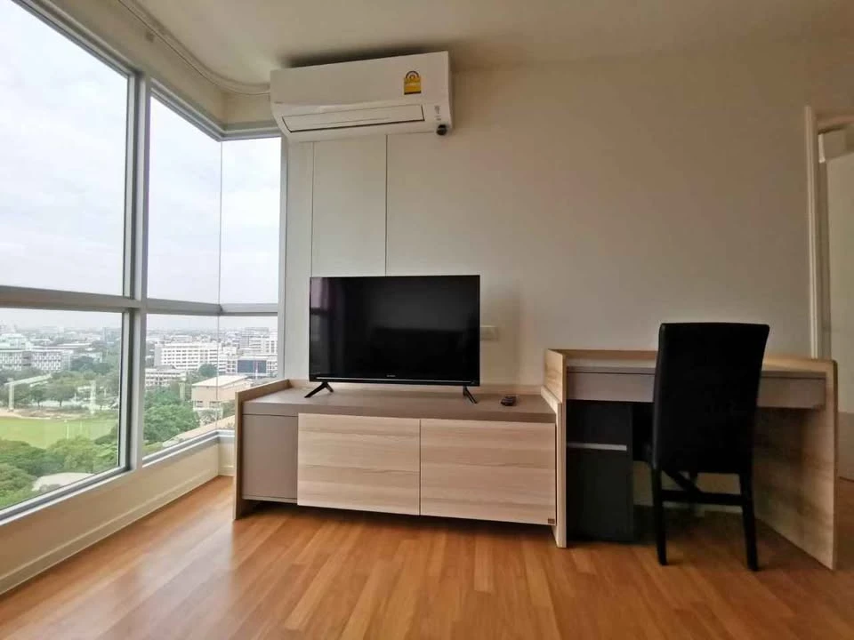 For rent: The LPN Selected Kaset-Ngamwongwan, large corner room, 35 sq m, 19th floor, book now, don't delay.