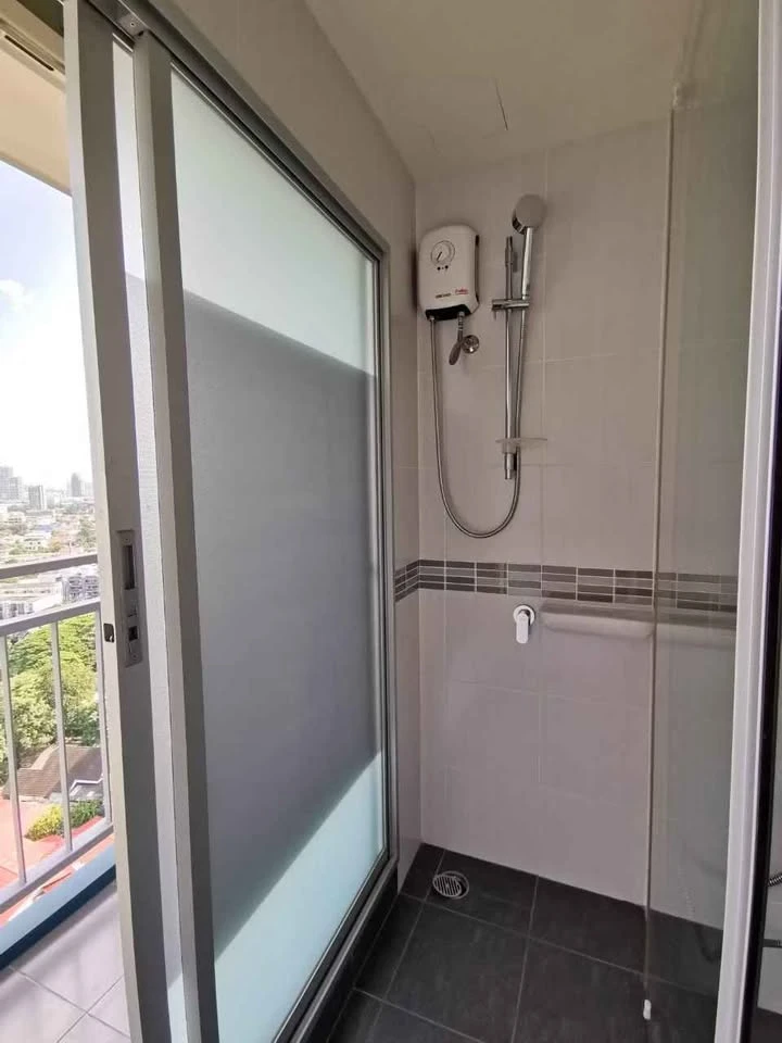 For rent: The LPN Selected Kaset-Ngamwongwan, large corner room, 35 sq m, 19th floor, book now, don't delay.