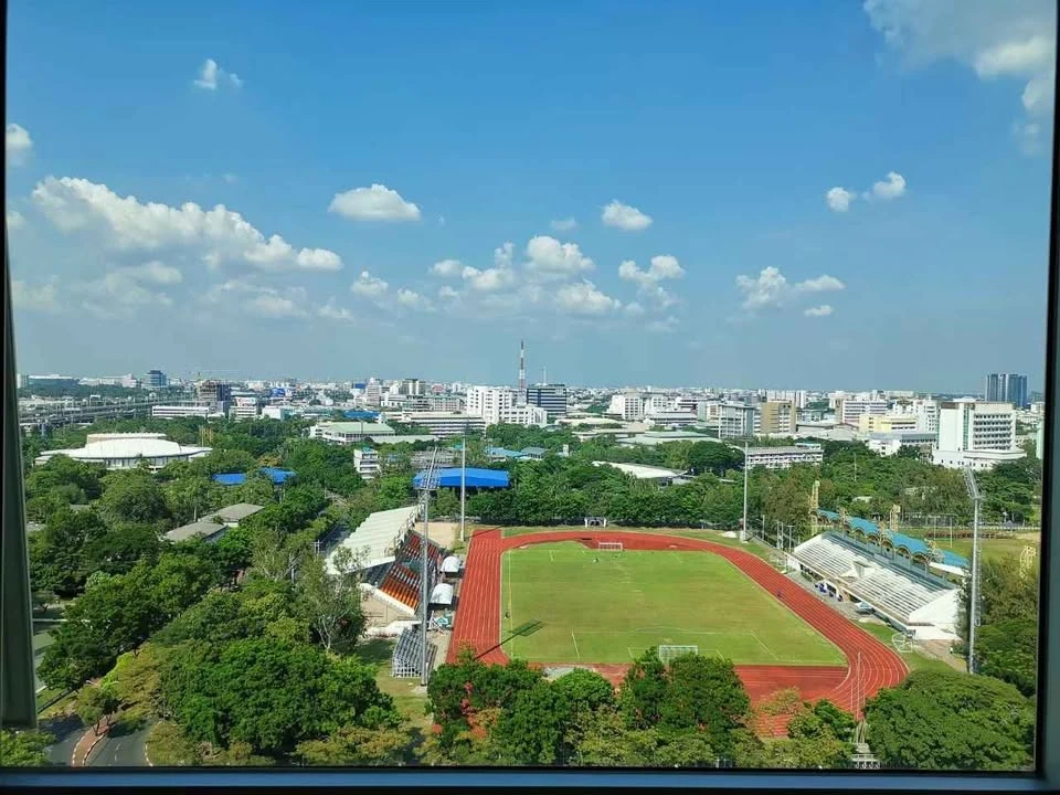For rent: The LPN Selected Kaset-Ngamwongwan, large corner room, 35 sq m, 19th floor, book now, don't delay.