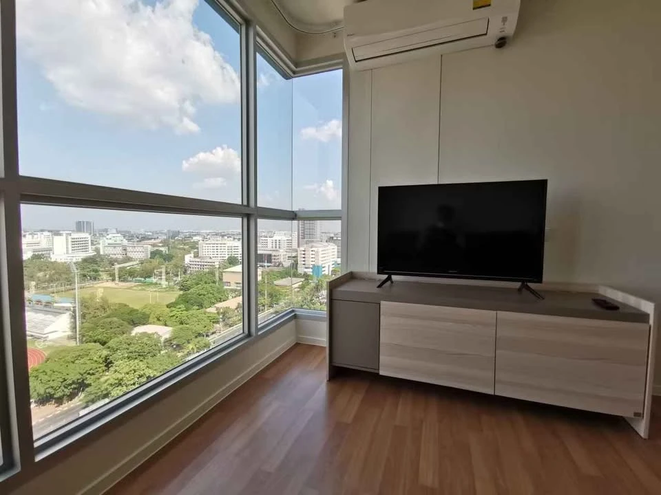 For rent: The LPN Selected Kaset-Ngamwongwan, large corner room, 35 sq m, 19th floor, book now, don't delay.