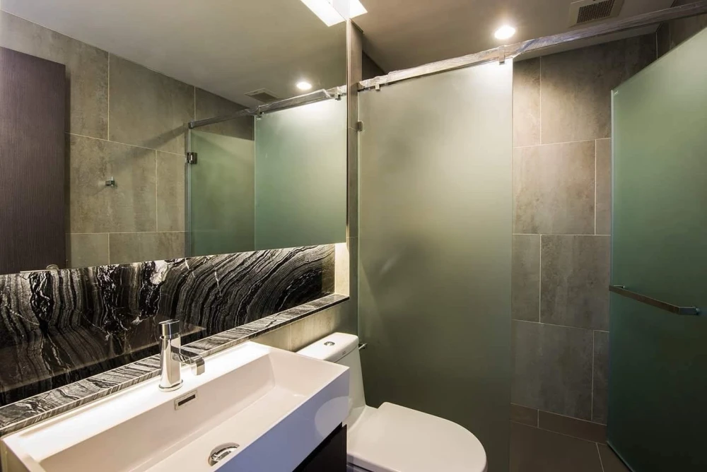 For rent: The Lumpini 24, 27th floor, fully furnished, ready to move in. Book now!