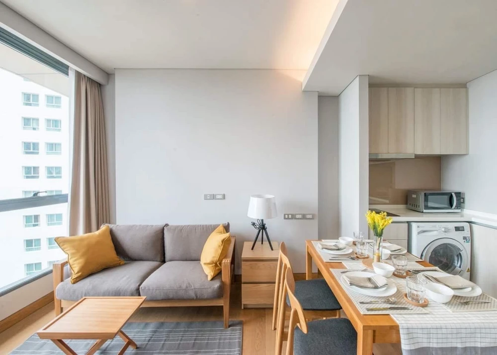 For rent: The Lumpini 24, 27th floor, fully furnished, ready to move in. Book now!