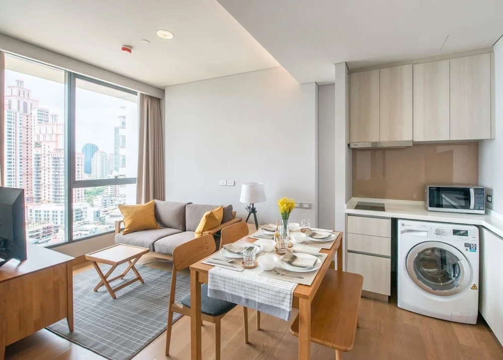 For rent: The Lumpini 24, 27th floor, fully furnished, ready to move in. Book now!