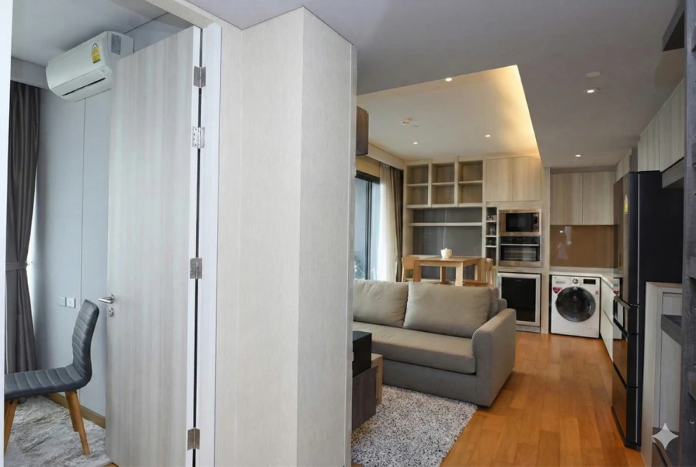For rent: The Lumpini 24, 39th floor, fully furnished unit, ready to move in. Book now, don't wait!