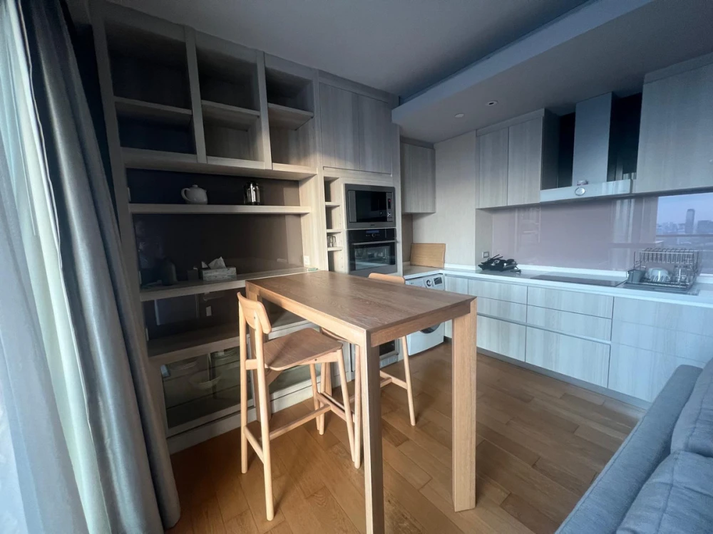 For rent: The Lumpini 24, 39th floor, fully furnished unit, ready to move in. Book now, don't wait!