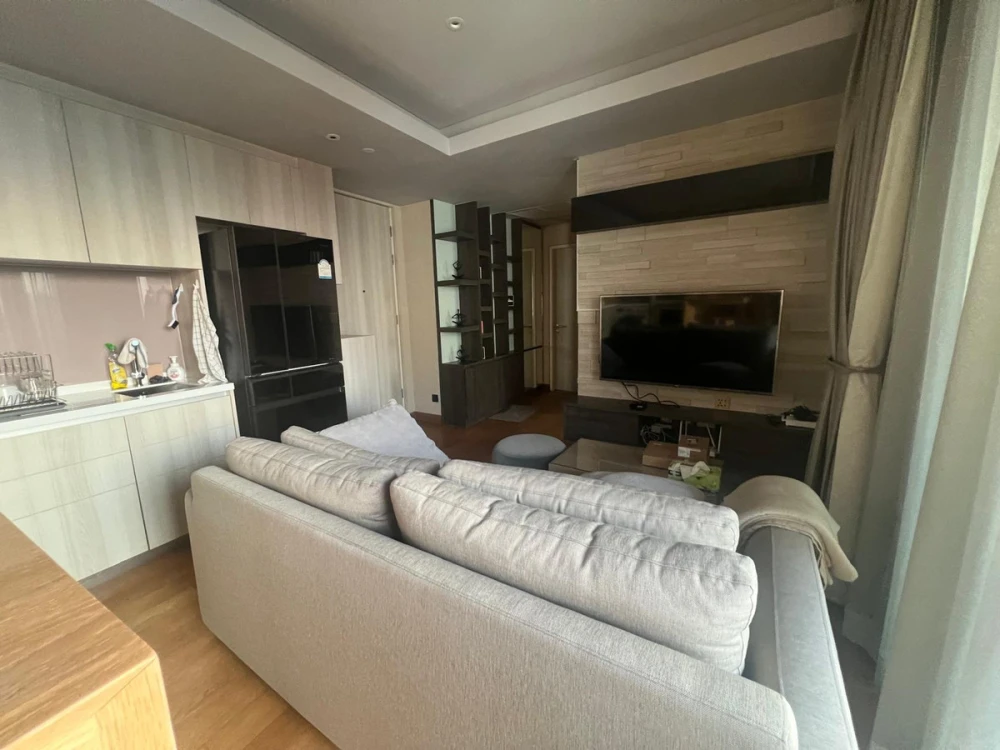 For rent: The Lumpini 24, 39th floor, fully furnished unit, ready to move in. Book now, don't wait!