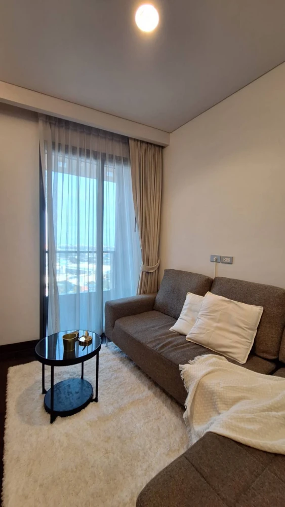 For rent The Lumpini 24, a room decorated in a luxurious style, complete with facilities, hurry and book before you miss out++